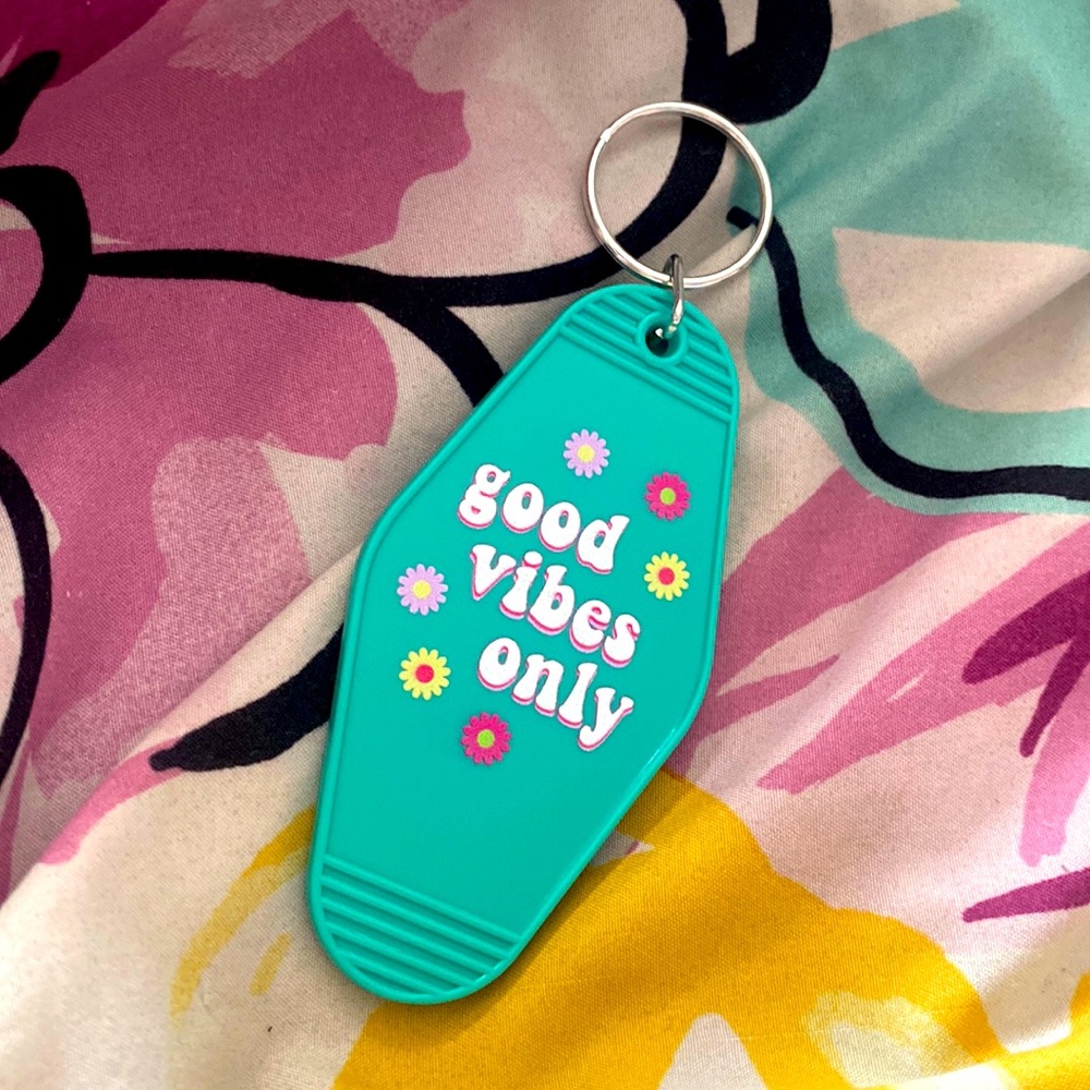 Good vibes only keychain